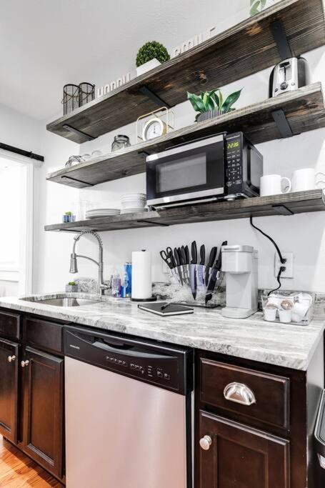 Charming, Happy 1-Bed Oasis: Rva Retreat Awaits! Appartement Richmond Buitenkant foto