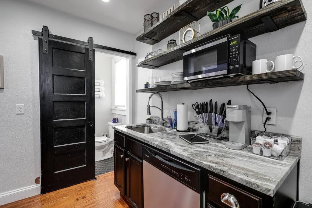 Charming, Happy 1-Bed Oasis: Rva Retreat Awaits! Appartement Richmond Buitenkant foto